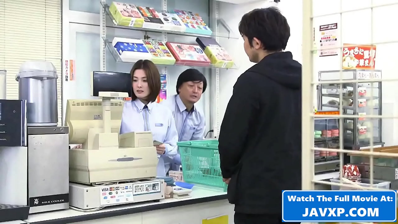 パート先の店長と濃厚セックスする人妻美熟女のエロ動画