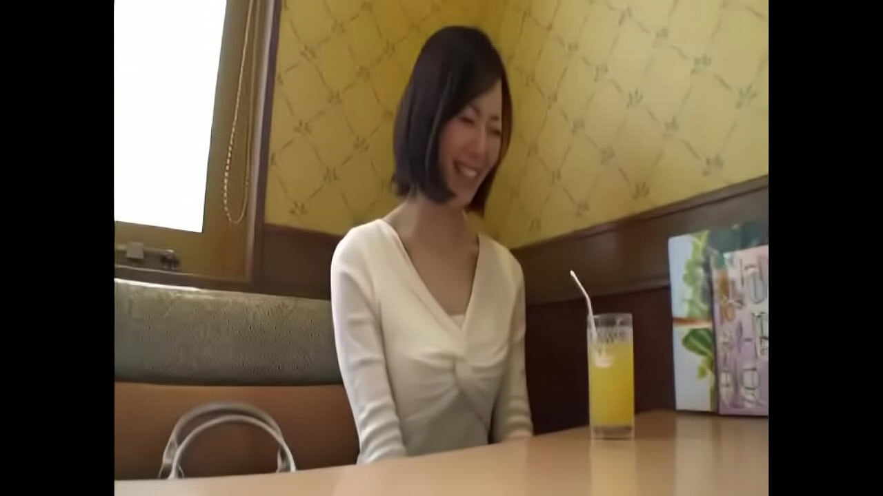 四十路熟女の貧乳素人妻が若い男とハメ撮り不倫セックス