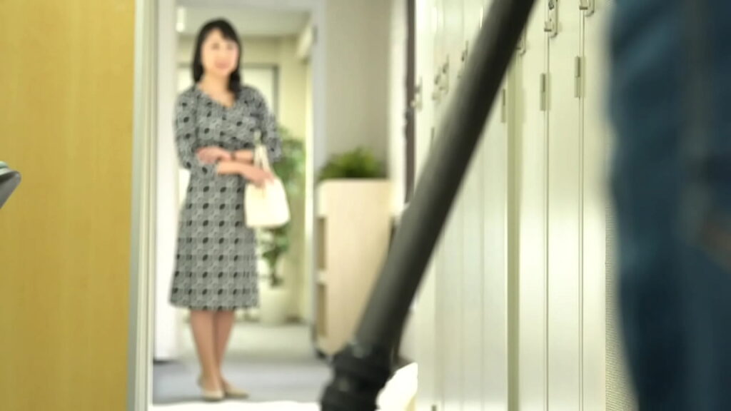 清楚系五十路人妻が夫ではダメでデカマラ他人棒に中出し悶絶シーン サムネイル