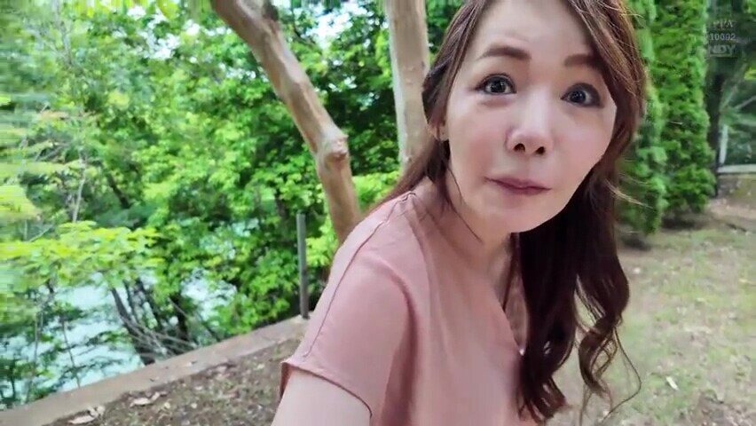 メンエスおばセラピスト ゴムなしOK極上人妻に生ハメ中出しセックス