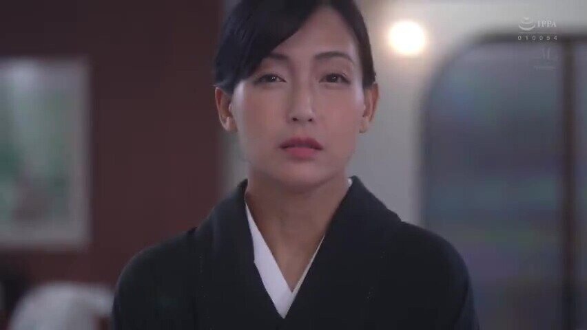娘の披露宴で娘婿に犯され 性に溺れてしまう母親が本能むき出しでイキ狂う