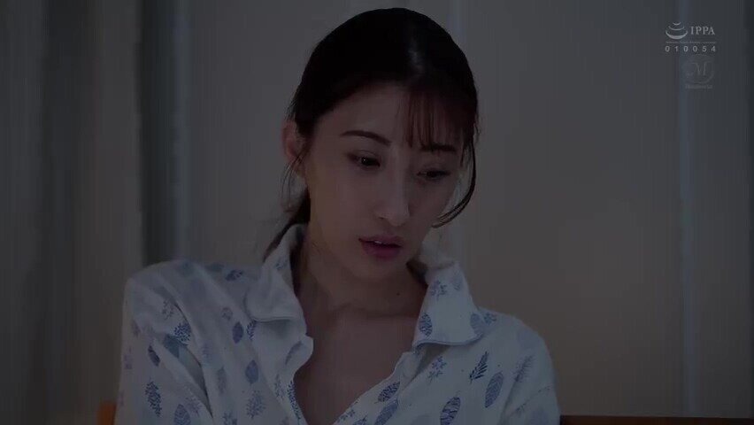叔父にイッたばかりの白濁おマンコをクンニされ巨根でも濃厚中出しされる美人妻
