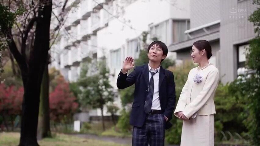 卒業祝いに義息子を大人にする 美人義母のガチホールド中出し強制セックス