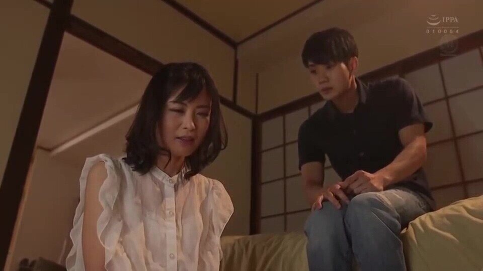 美熟女妻が若い男で肉欲を満たす 巨根で激しく突かれ悶絶絶頂不倫セックス